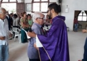 Homenagem dos paroquianos  da matriz pelos 17 anos de ordenação sacerdotal do padre Lenilson, transcorrido no dia anterior (30/11/19) | <strong>Crédito: </strong>Rosimery Rangel, Pascom - 01/12/19