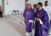 Homenagem dos paroquianos  da matriz pelos 17 anos de ordenação sacerdotal do padre Lenilson, transcorrido no dia anterior (30/11/19) | <strong>Crédito: </strong>Rosimery Rangel, Pascom - 01/12/19
