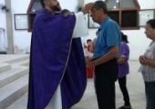 Imposição de cinzas. | <strong>Crédito: </strong>Rosilene Pereira Rodrigues, Pascom - 26/02/20