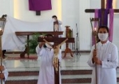 Veneração à Cruz de Cristo na Sexta-feira da Paixão